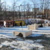 Рядом поставили домики с чаем и столики-кубы — newsvl.ru