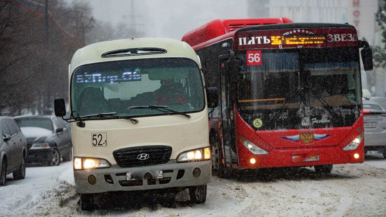 Минус пять: из-за холода кутают ноги в одеяло водители автобусов в Хабаровске (ФОТО)