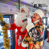 Трамвай с Дедом Морозом и Снегурочкой вышел на маршрут во Владивостоке