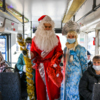 Праздничный вагон поздравил первых пассажиров с наступающим праздником — newsvl.ru
