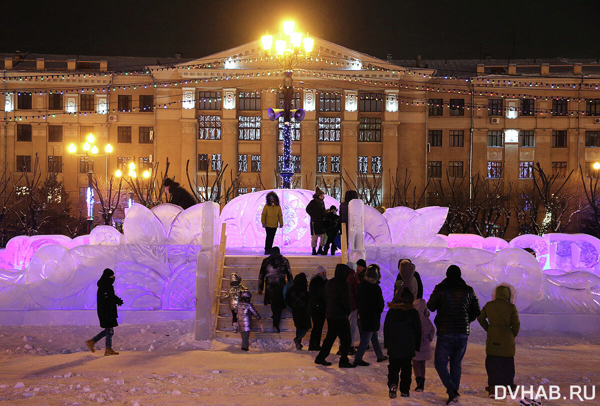 Новый год в хабаровске. Ночной Хабаровск зимой. Ночной Хабаровск новый год. Ночной Хабаровск 2022 фото. Набережная в Хабаровске 2022 ночью зимой.