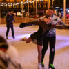 Артисты изо всех сил старались подарить людям новогоднее настроение — newsvl.ru