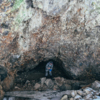 Здесь есть несколько небольших пещер — newsvl.ru