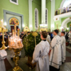 В руках у младших священнослужителей рапиды, которые используются только в ходе архиерейского богослужения — newsvl.ru