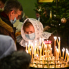 Во время праздника прихожане ставили свечи на аналое — newsvl.ru