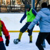 В мини-турнире по футболу на льду участвовало две команды — newsvl.ru