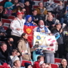 Многие болельщики пришли на матч с плакатами — newsvl.ru