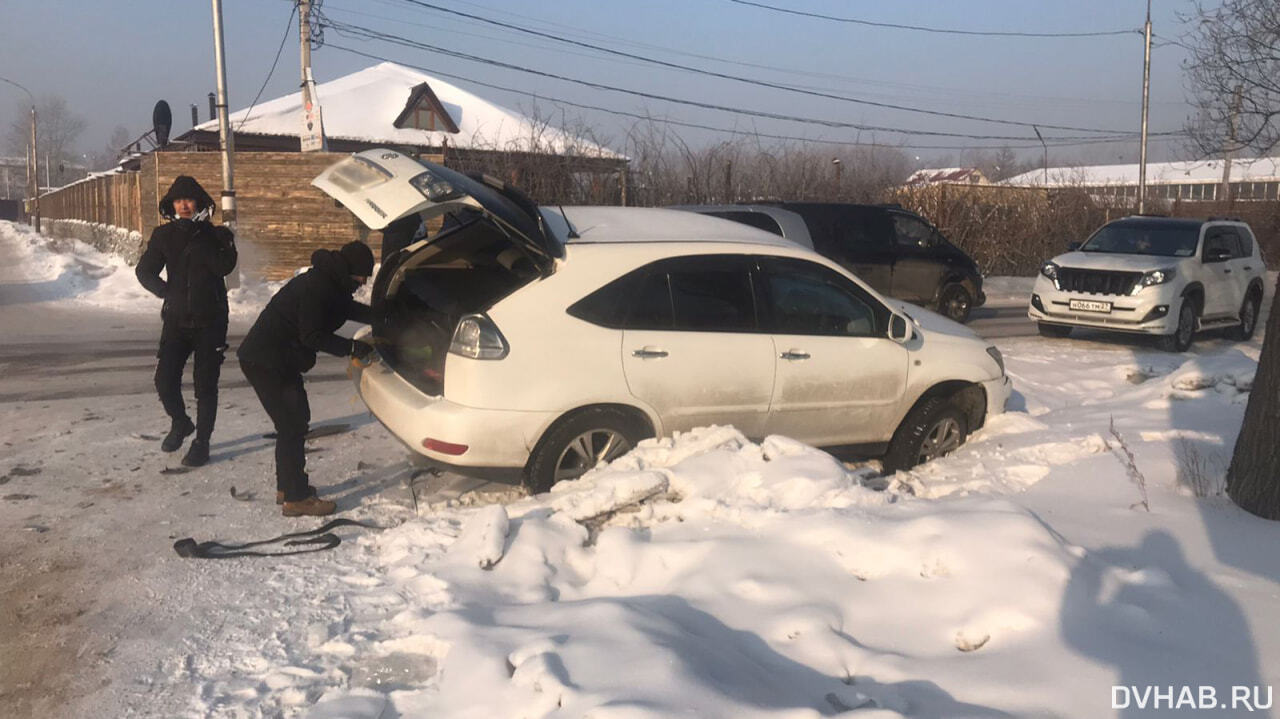 Виноват мороз: автомобилистка устроила ДТП на Приморской (ФОТО)