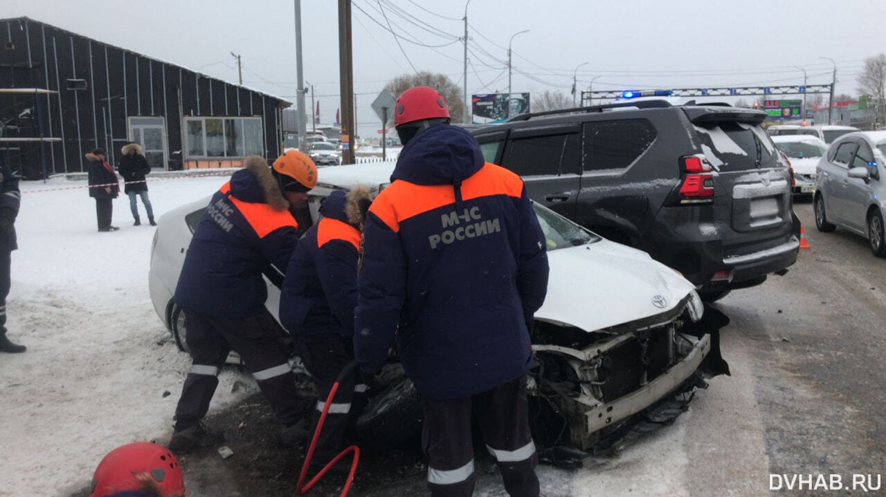 Таксист погиб в ДТП на Павла Морозова (ФОТО; ВИДЕО) — Новости Хабаровска