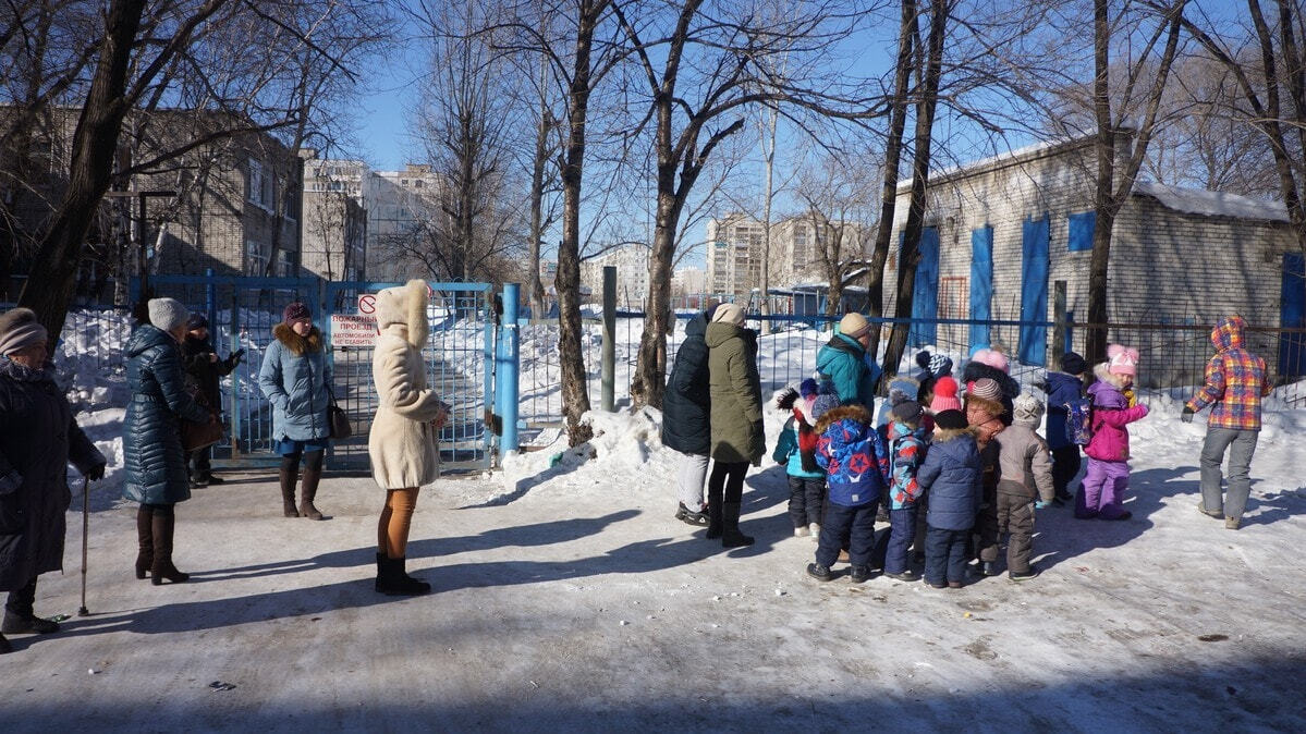 Теория заговора: скрытый смысл в эвакуациях детей из школ видят хабаровские  родители — Новости Хабаровска