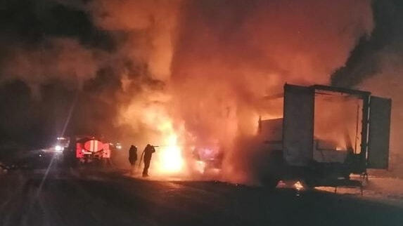 Грузовой автомобиль сгорел на федеральной трассе под Биробиджаном (ФОТО)