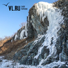 Городские водопады: заледеневшие грунтовые воды на сопках Владивостока привлекают любителей красивых пейзажей