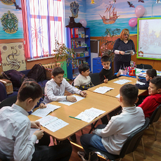 Класс для обучения мигрантов и их детей русскому языку открыли во Владивостоке