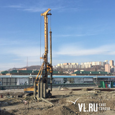 На месте снесённого китайского рынка на Спортивной возобновили строительные работы (ВИДЕО)