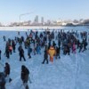 Несколько сотен рыбаков отправились на лёд напротив водноспортивной станции ЦСКА — newsvl.ru