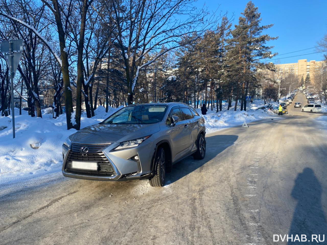 О дорогой Lexus разбил свою машину таксист на Амурском бульваре (ФОТО) —  Новости Хабаровска