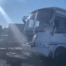 В Трудовом столкнулись фура, автобус и легковое авто – никто не пострадал 