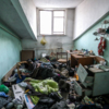 В некоторых помещениях валяется одежда — newsvl.ru