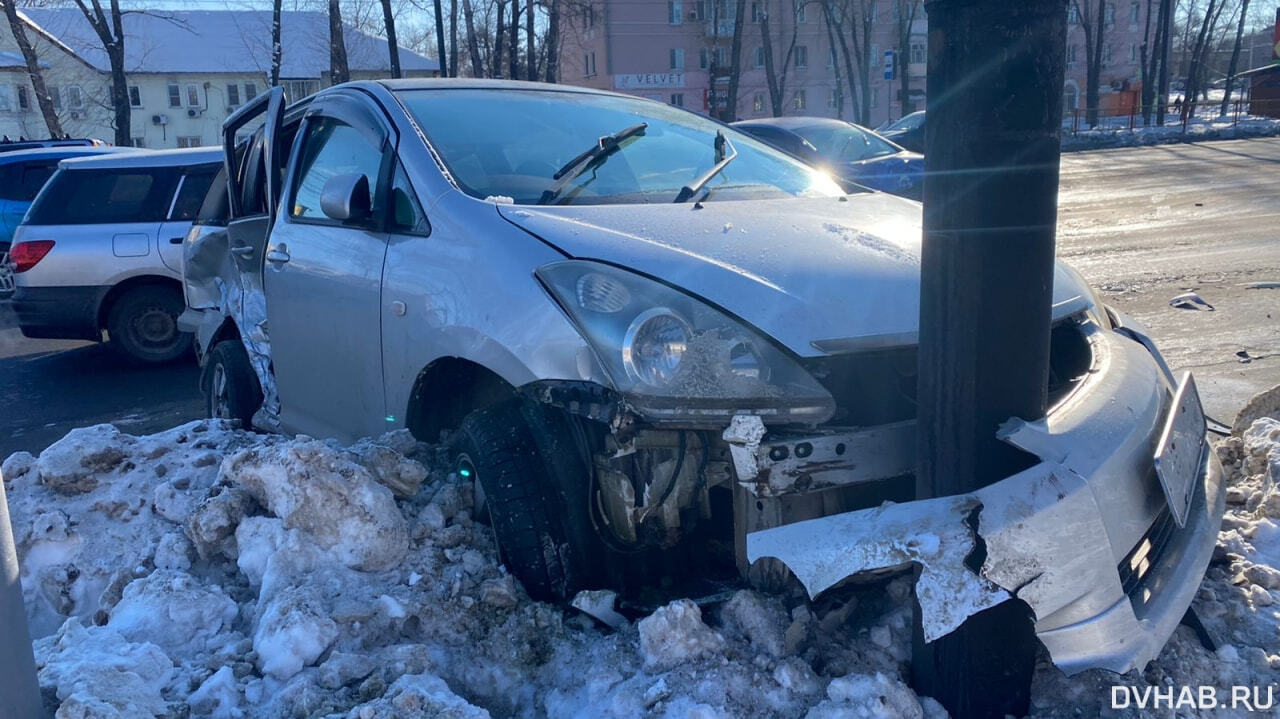 Серьезное ДТП устроил водитель RVR на Краснореченской (ФОТО; ВИДЕО) —  Новости Хабаровска