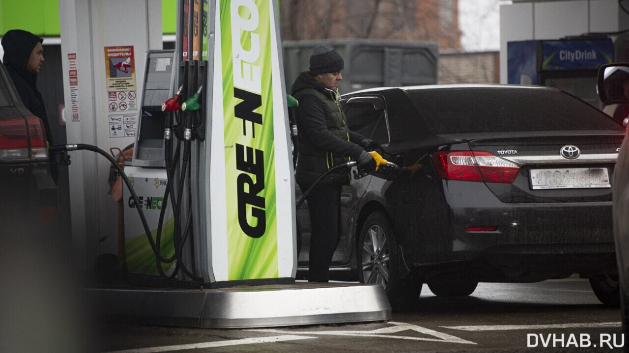 Выше среднего по России: второй раз за неделю дорожает бензин в Хабаровске (ФОТО)