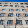 С парадной стороны здание выглядит более или менее прилично — newsvl.ru
