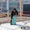 На главной площади Владивостока начали демонтаж новогоднего городка – его оборудование планируют использовать повторно