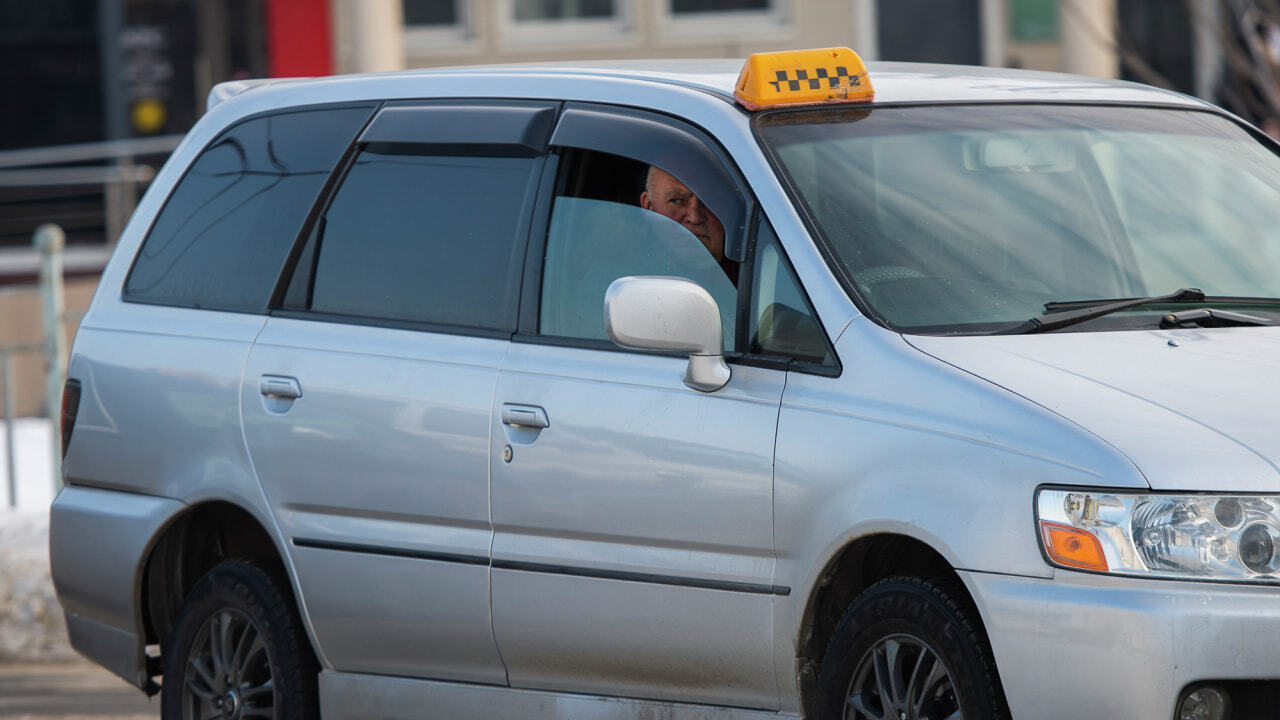 Стоимость услуги такси снижается в Хабаровске из-за роста заболеваемости
