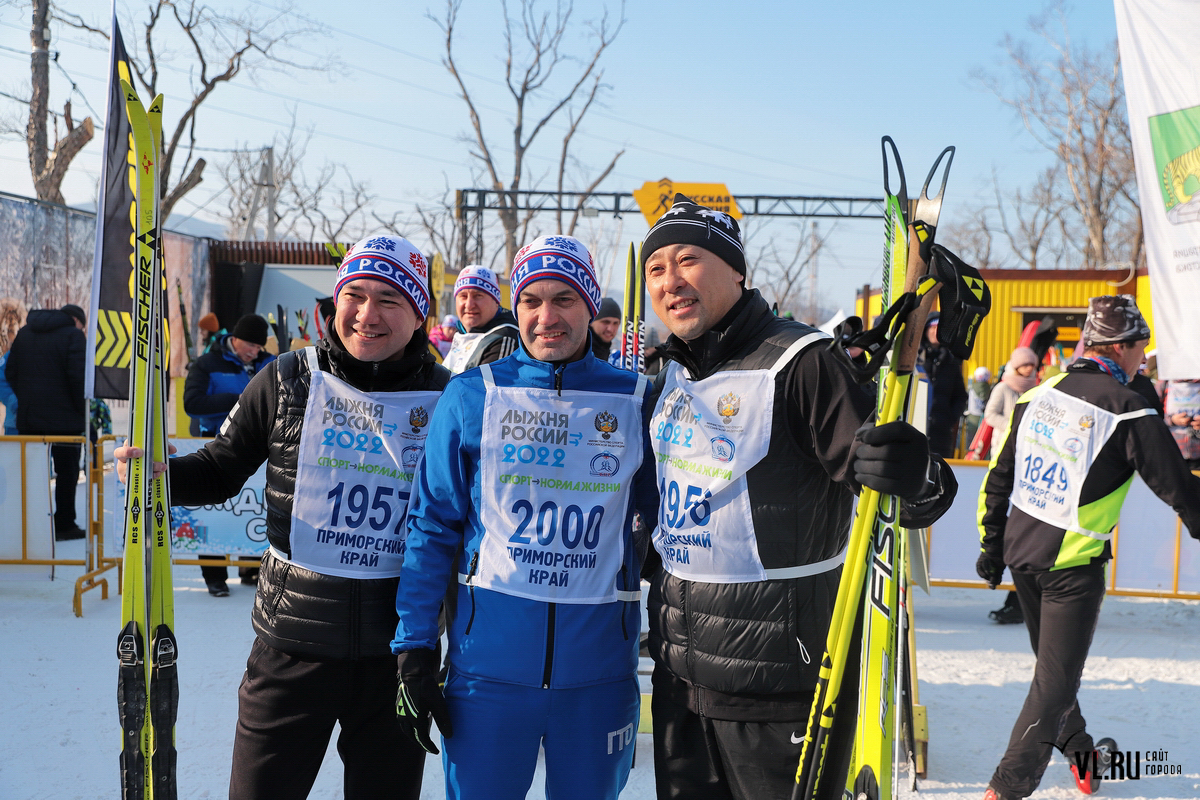 Горнолыжная трасса. Поселок канал русский остров лыжная трасса. Русская лыжня владивосток. Лыжная трасса остров татышева. Лыжня остров русский фото.