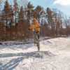 Основное правило снежной гонки неизменно – проехать всю дистанцию по вешкам, расставленным по принципу слалома — newsvl.ru