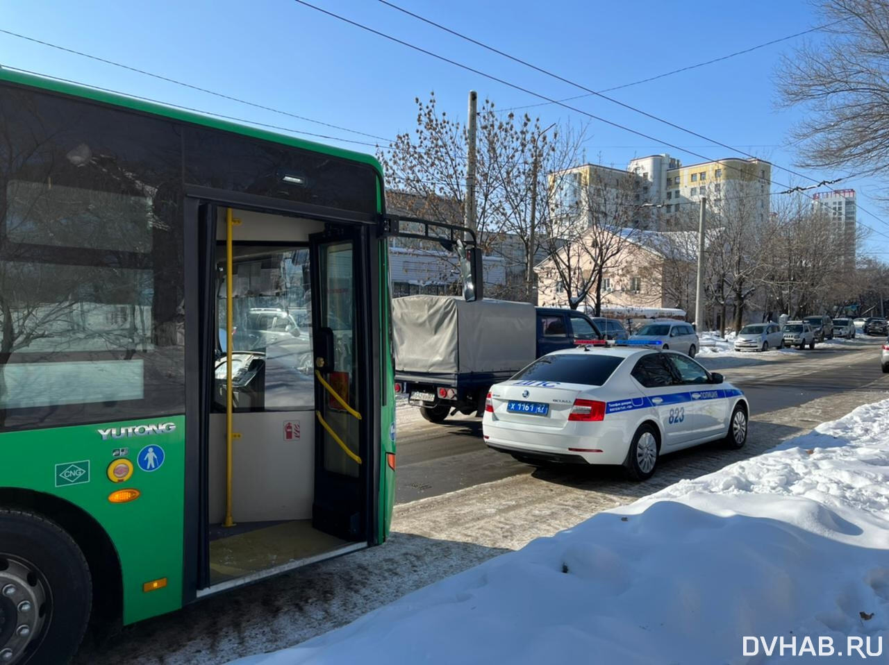 По ноге пенсионерки проехал водитель рейсового автобуса на Синельникова  (ФОТО) — Новости Хабаровска