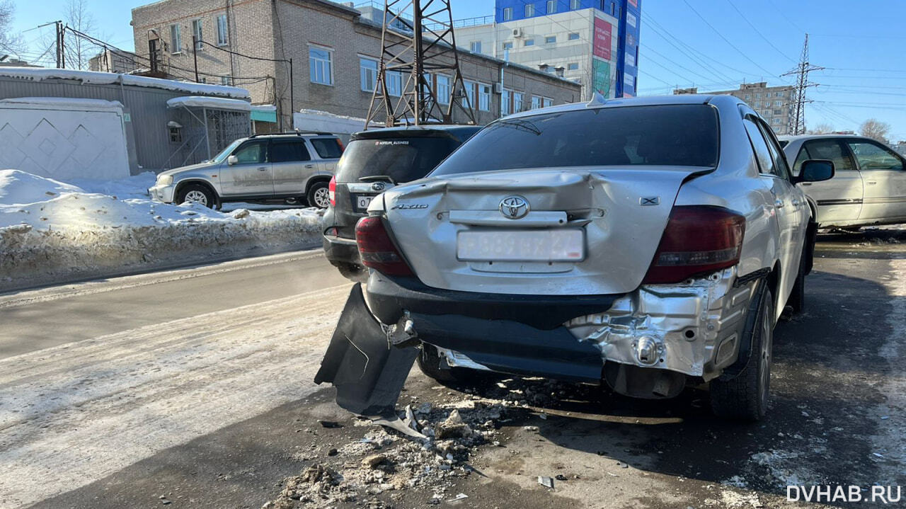 Рекорд дня: шесть машин повреждены в ДТП на Промышленной (ФОТО) — Новости  Хабаровска