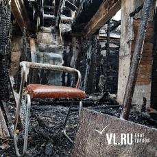 Во Владивостоке сгорело бывшее здание ГИБДД на Калинина 