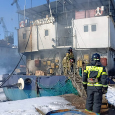 Два человека пострадало в пожаре на судне «Лазурная-2» в Находке