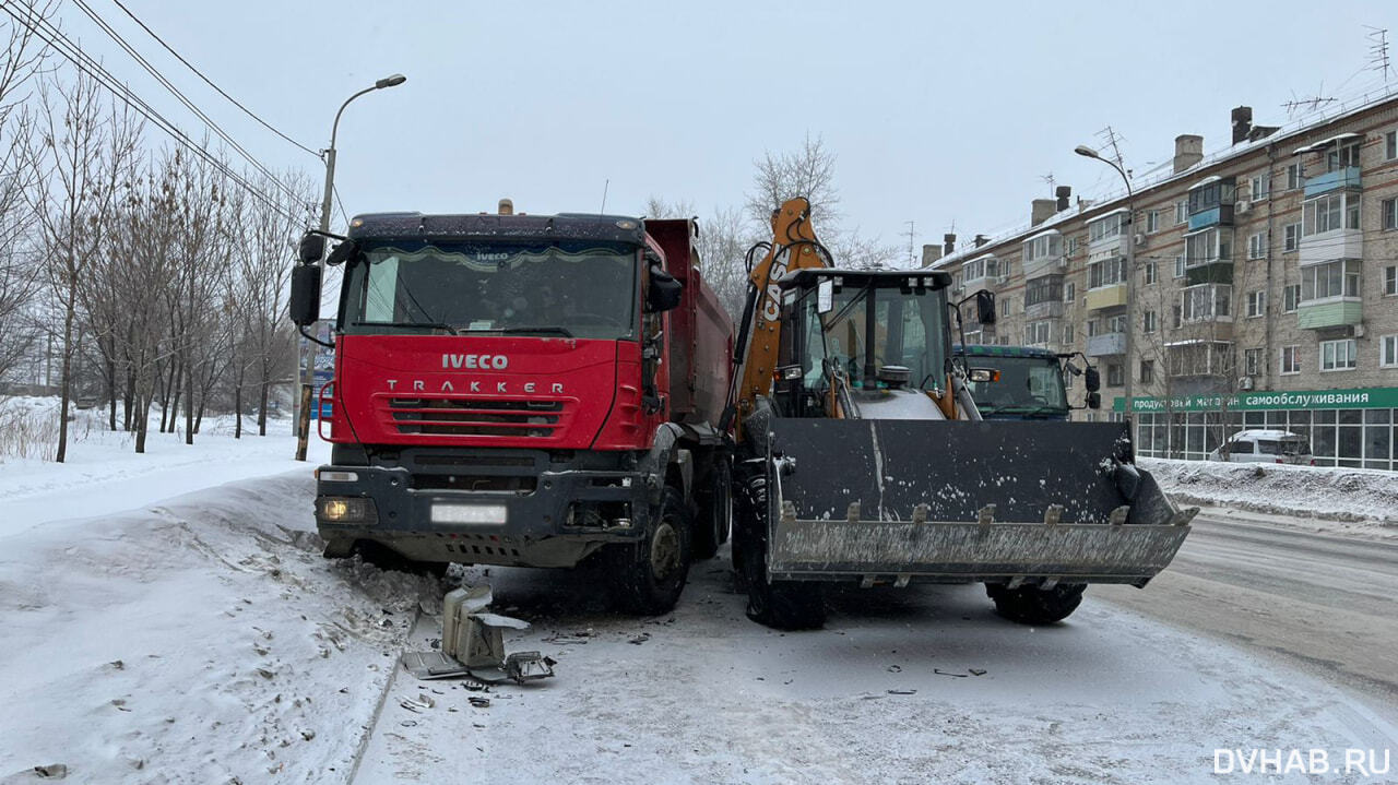 ДТП с экскаватором и самосвалом стало причиной солидной пробки на проспекте  (ФОТО) — Новости Хабаровска