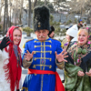На Масленицу принято наряжаться в народные костюмы  — newsvl.ru