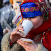 Главное угощение Масленицы – блины с чаем – можно было попробовать бесплатно — newsvl.ru