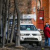 На Спортивной менялы ждут клиентов около пешеходного перехода, ведущего к рынку — newsvl.ru