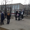 Дети стоят у здания на Нерчинской — newsvl.ru