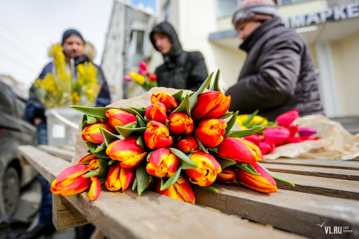 Подпись к фото в Инстаграм тюльпаны 8 марта