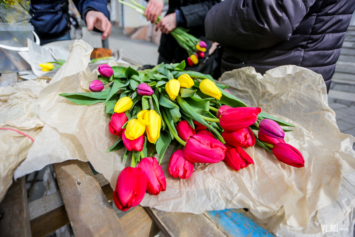 Подпись к фото в Инстаграм тюльпаны 8 марта