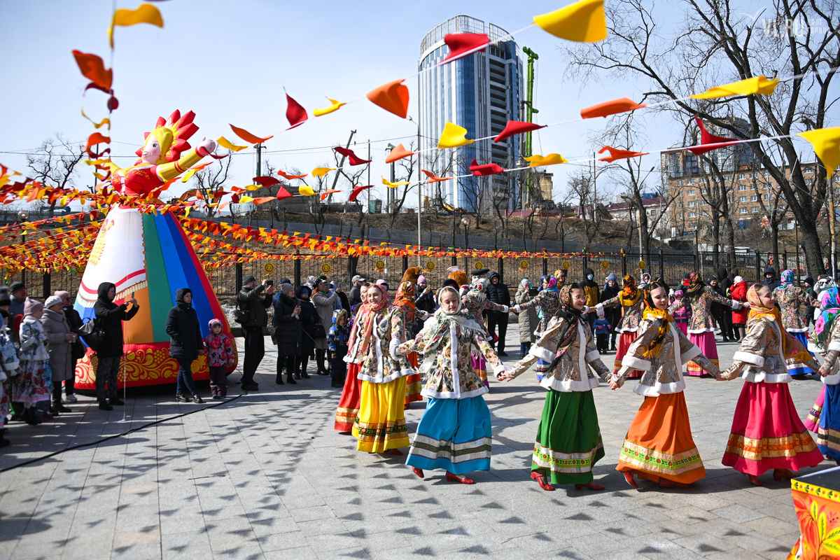 вкуснолюбов масленица. масленица парк горького. южно приморский парк масленица. сотрудники мчс россии. 9 мая южно приморский парк.