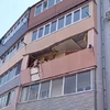 Житель Уссурийска неудачно испытал самогонный аппарат — от взрыва на его балконе выбило окна