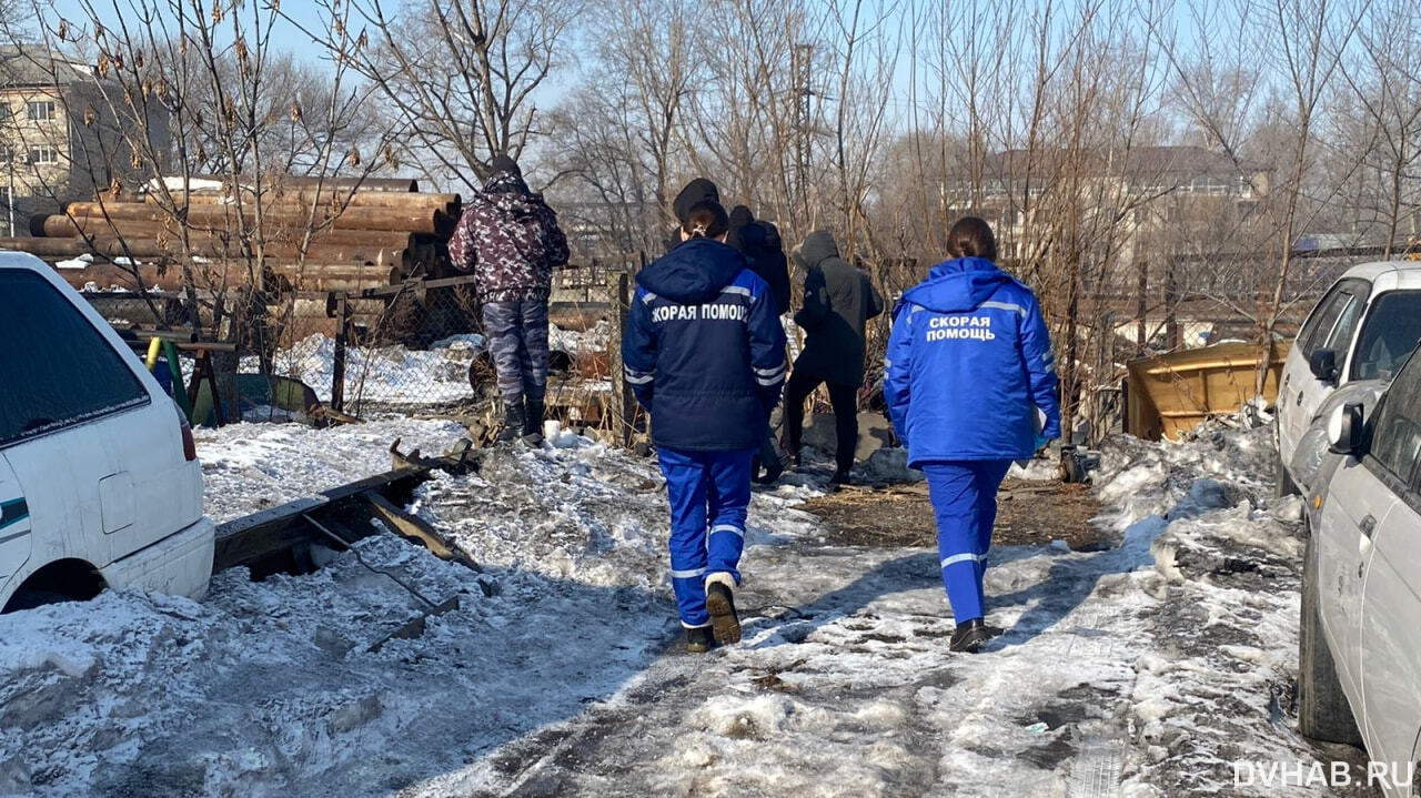 Труп неизвестного со следами побоев найден на автостоянке у Пятой площадки  (ФОТО) — Новости Хабаровска