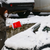 Утром заснеженные автомобили ждали своих хозяев — newsvl.ru