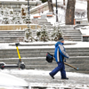 На городских тротуарах убирают снежную кашу — newsvl.ru