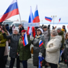 Приморцы несли в руках флаги страны, районов и партий — newsvl.ru