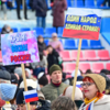 Время от времени митингующие выкрикивали лозунги — newsvl.ru
