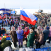 Приморцы несли в руках флаги страны, районов и партий — newsvl.ru