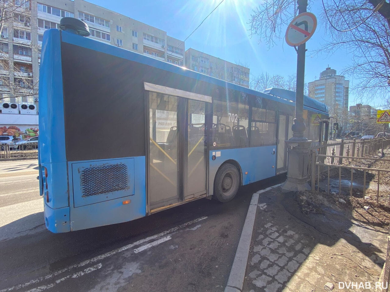 Автобусы хабаровск николаевка. Фото из автобуса. Автобус Хабаровск. Рейсовый автобус. Автобус подъезжает.