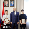 Во Владивостоке наградили студентов, вытащивших детей из ледяного озера